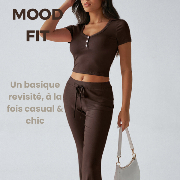 Women's solid color ensemble with short-sleeve top and flared leggings with pockets.